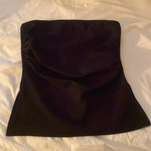 Strapless 💗  - Köpte en strapless från lager157 men det passade inte mig. Jag vill sälja den så snart så möjligt. Skriv gärna om du är interessad. Jag har även vit färg också kolla gärna i min profil 💗💗 