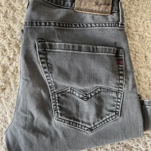 Replay jeans  - Säljer nu dessa riktigt snygga waitom replay jeansen i grym färg! 🤩☀️ Storlek syns på bild!  Skriv för frågor eller funderingar!💭☺️