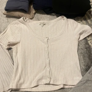 Linne och topp - Båda kostar 50 kr/st. Båda är storlek M