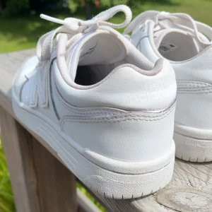 New balance sneakers 480 - Köpte dessa skorna för ett tag sedan för 1200kr, jag brukar ha storlek 38/39 och dem passar mig perfekt💗💗Hör gärna av er vid frågor💗