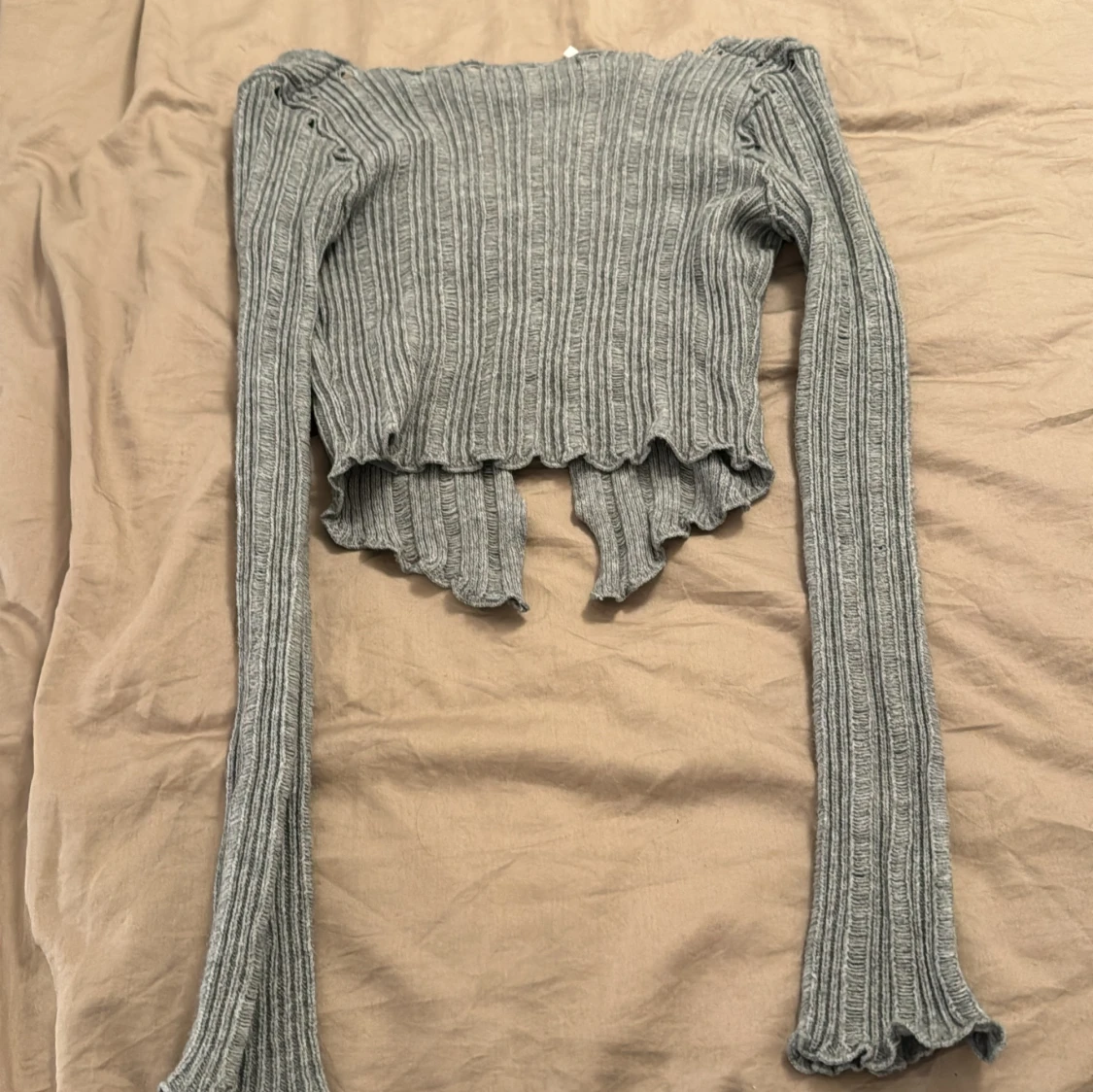 Grå ribbad kofta - 90