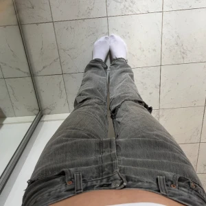 Lågmidjade jeans - Jättefina lågmidjade bootcut jeans från Levis, säljer då de är förkorta för mig! Kan gå ner i pris vid snabb affär!💞