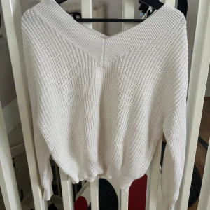 Stickad tröja - Vit stickad tröja från new yorker i storlek S