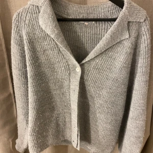 Stickad kofta  - Perfekt en kall sommarkväll