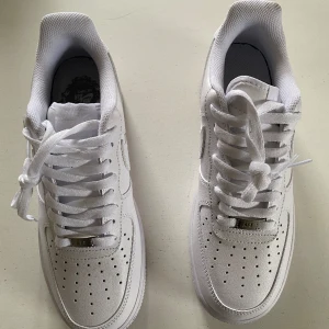 AirForce 1’s - Aldrig använda tänkte ha dom till sommaren har skaffat ett par andra Ny pris: 1300 Kan gå ner i pris vid snabb affär