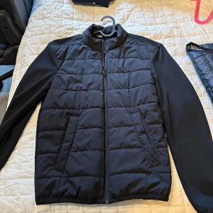 Zara cardigan - Knappt använd kanske 1-3 gånger Storlek s Köpt ifrån zara 