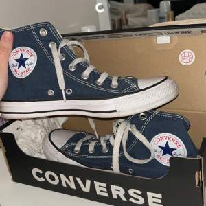 Mörkblå Converse Fint skick!