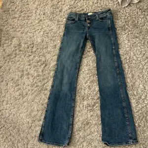 Säljer jeans från Gina young i stl 146. Bra skick helt oanvända. 
