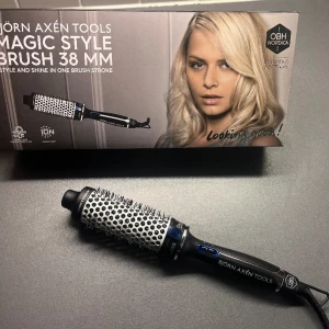 Björn Axén värmeborste 38mm - Inga fel, som ny endast testad! Inköpt nyligen från Åhléns, kvitto finns.   Storlek 38mm 
