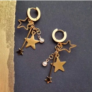 Handgjorda örhängen  - Handgjorda örhängen●Följ :@ekjewelryofficial🤲 ● 💎Material- 100% rostfritt stål ●Örhängeskrokar - guldpläterad, rostfritt stål. Nickel fri. Längd -5cm. Vattentåliga, ändrar inte färgen! Köp för 1st-100kr eller 160kr/paret