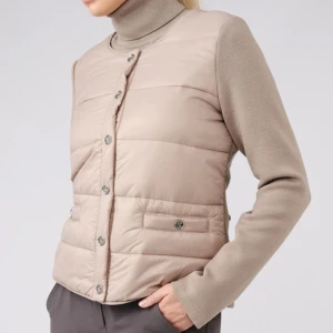 Cardigan - Säljer denna jacka/cardigan, Fick den i julas och har använt den 4-5 gånger, den ser ut som ny! Den kostar just nu 600kr (kampanj, originalpris är 1200kr) men den är slutsåld i vissa storlekar, perfekt inför våren!☀️☀️☀️