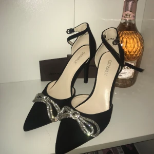 Klackskor  - Klackskor med 🎀 