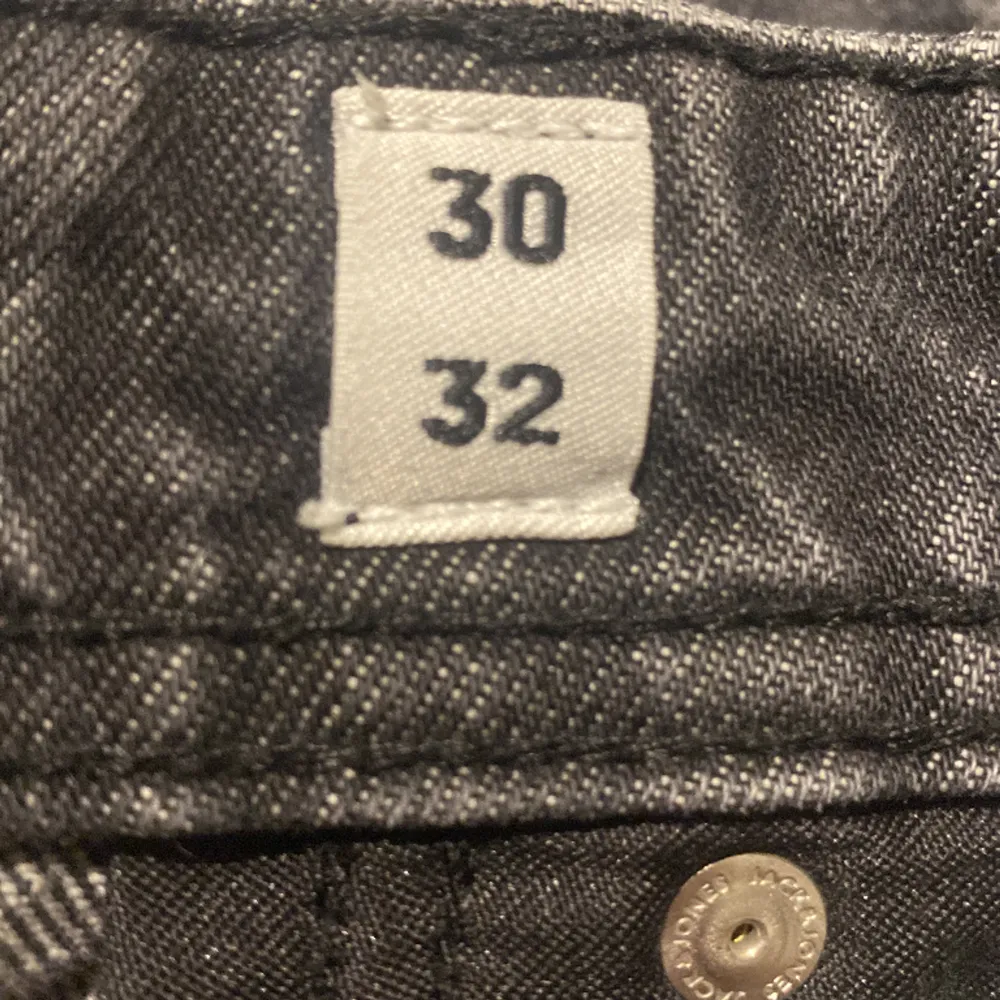 Ett par jack and jones jeans som är i modell Loose/chris och i storlek w30 L32. Skick 8/10. Pris kan diskuteras vid snabb affär. . Jeans & Byxor.