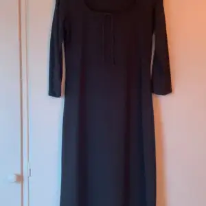 Svart enkel klänning strl S från HM