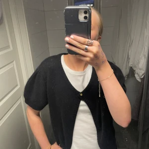 Bolero🙌🏽 - Aldrig andvänt💓 Står att den är i storlek L men tycker absolut att den sitter som en L utan mer som S/M!