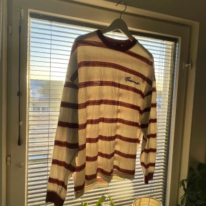 Oversized Retro sweatshirt  - Sitter väldigt bra och snyggt på. Använd få gånger.