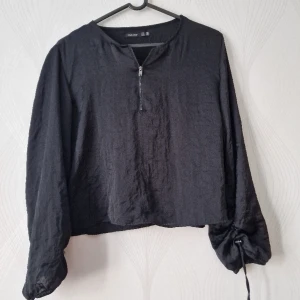 Blusa - Svart blusa storlek M