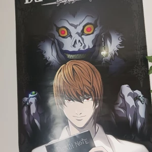 Deathnote affisch - 60×90cm! Den är sönder i kanterna men annars är den i fint skick! 🫶