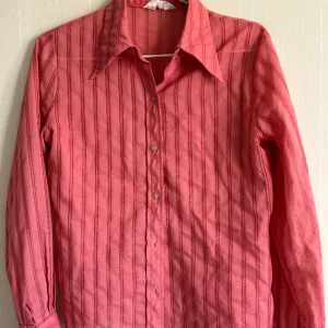 Vintage skjorta  - Fin rosa skjorta. Passar XS - S, eventuellt en smal Medium