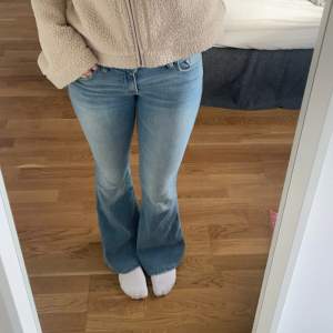 Intressekoll!! Low waist jeans ifrån Hollister, helt nya💗W 25 vilket motsvarar xs/s