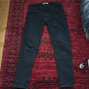 Svarta jeans  - Storlek Eur 42 från zara bra skick Slim fit