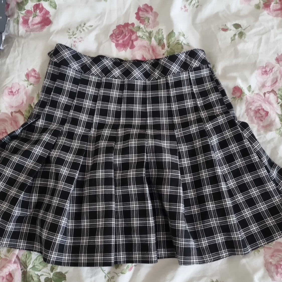 Svart rutig kjol - 90