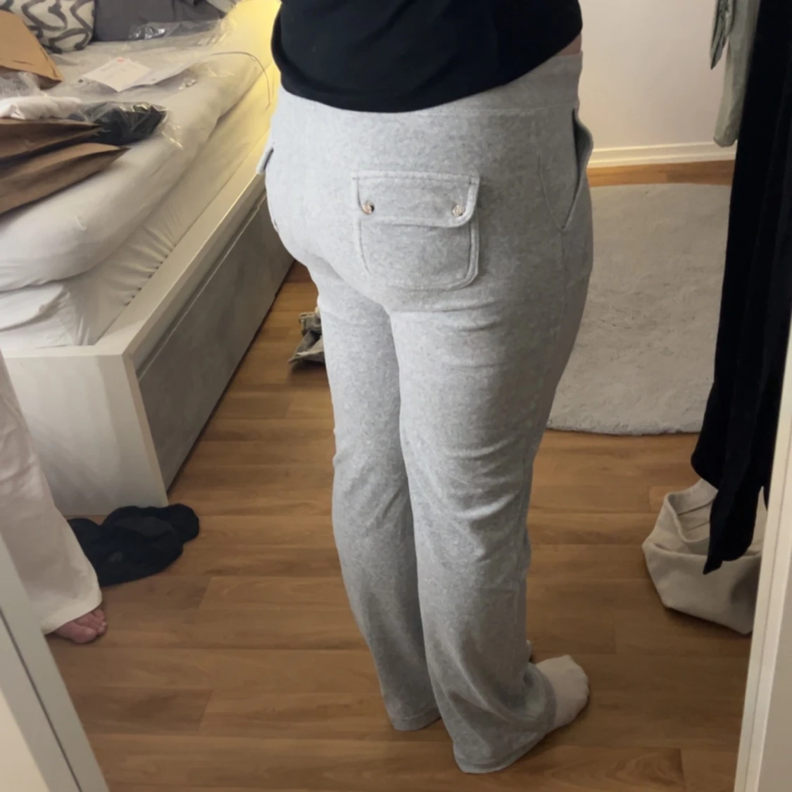 Ljusgråa juicycouture byxor - 90