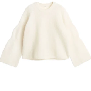 Arket tröja - Säljer min stickade tröja i alpackablandning från arket🩷Endast använd 1 gång och som ny🙌🏼