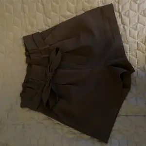 Shorts med knytband i midjan