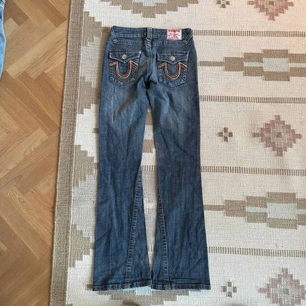 trendiga true religion jeans! bootcut och lågmidjade! . Jeans & Byxor.