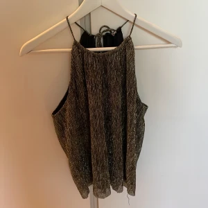 Guldfärgat linne - Nyskick. Använd enstaka gång.