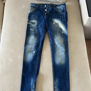 Dsquared2 jeans storlek 46 - Dsquared2 jeans storlek 46 i bra skick hör av dig vid frågor 