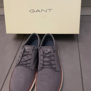 Gant skor - Säljer dessa gant skor som endast är använda ett fåtal gånger. Säljer de då de är för små och inte används längre. De är i ett mycket bra skick och box ingår om det önskas. Om du har frågor är det bara att skriva privat.