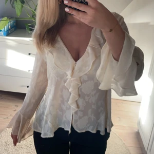 Zara blus - Endast testad!🫶🏼Jag har vanligtvis storlek S och detta är passformen på mig (liten i storlek)🫶🏼