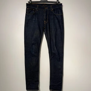 Nudie jeans - Tja, vi säljer ett par riktigt feta jeans från nudie, modellen är Grim Tim och är i storleken W 33 och L 34 (9/10 skick)