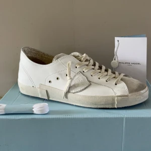 Philippe modell  -  nya Philippe modell skor - använda. Gammalt inlägg så om du är intresserad i de skriv till mig och fråga om mer bilder och info!  Pris är diskuterbart !!! Byten är aktuellt !!!