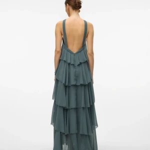 Vero Moda x Felicia  - Säljer denna underbara klänning då jag köpt annan färg. Aldrig använd. 🤍