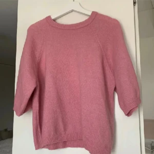 Trekvarts ärmad tröja - Från lager 157. Köpt för 150kr. Sänker INTE priset. Helt slutsåld. 