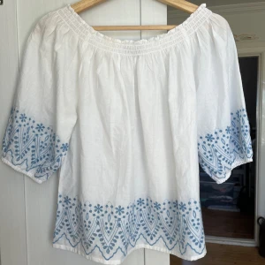 Blus - Fin sommar blus, aldrig andvänd  