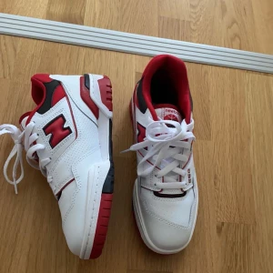 New balanace - Säljer dessa helt nya  new balance skorna då dom är för små för mig, skorna har aldrig använts köpte för 1200 på jd. 