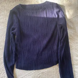 Marinblå tröja som är köpt på shein i storlek xs 💙