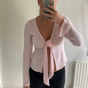 Tröja - Säljer denna as snygga rosa tröjan  som jag aldrig använt! Har inga defekter och är som ny!😇😇