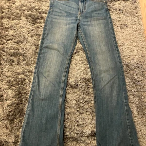Bootcut jeans storlek 140. - Bootcut blå jeans från LAB industrier storlek 140 i mycket bra skick.
