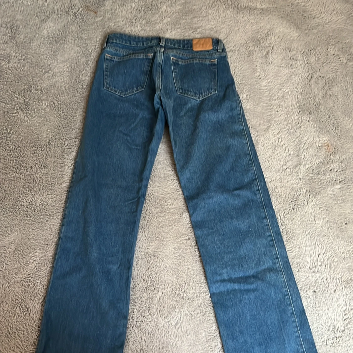 Mörk blåa weekday jeans - 90