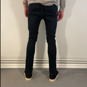 Dondup George jeans  - Hej! Säljer nu dessa super snygga och populära dondup George. Jeansen är i toppskick, inga defekter. Dessutom väldigt lågt pris!