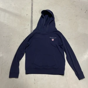 Gant hoodie - Säljes för den inte kommer till användning gant hoodie i storlek 176 dvs xs/s.