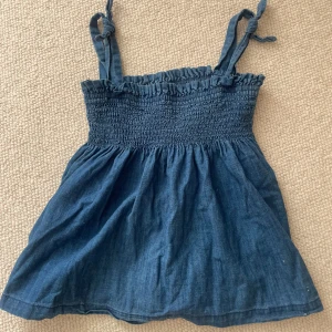 Topp - Supersöt topp i denimliknande material, från zara!😊