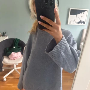 Stickad tröja  - Stickad tröja, använd få gånger 