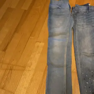 3 jättefina jeans i nyskick två från lindex och en från H&M för 10åringar❤️