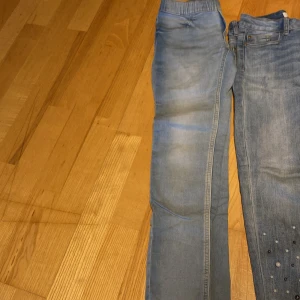 Tre barn jeans - 3 jättefina jeans i nyskick två från lindex och en från H&M för 10åringar❤️